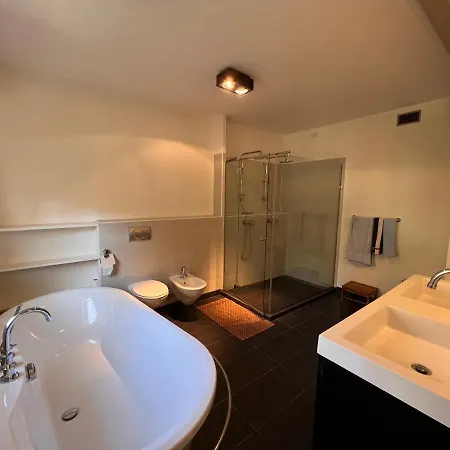 Estate: Conference & Leisure Retreat For 20 Villa Cairo Montenotte