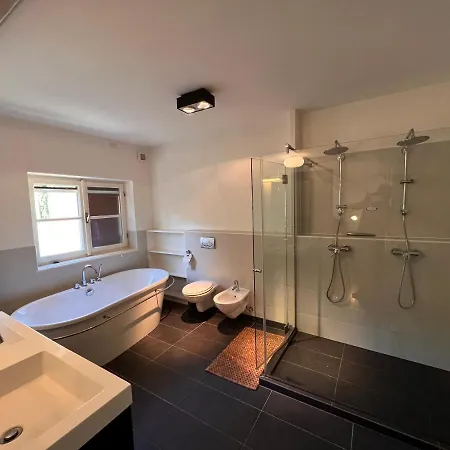 Estate: Conference & Leisure Retreat For 20