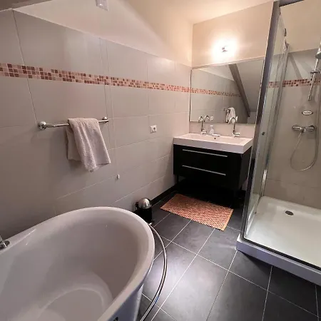 Villa Estate: Conference & Leisure Retreat For 20