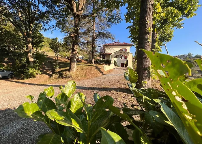 Villa Large For 20 Guests On Large Estate With Private Pool And Tennis Court Big Conference With Facilities Villaitaly Eu