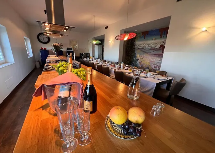 Villa Large For 20 Guests On Large Estate With Private Pool And Tennis Court Big Conference With Facilities Villaitaly Eu