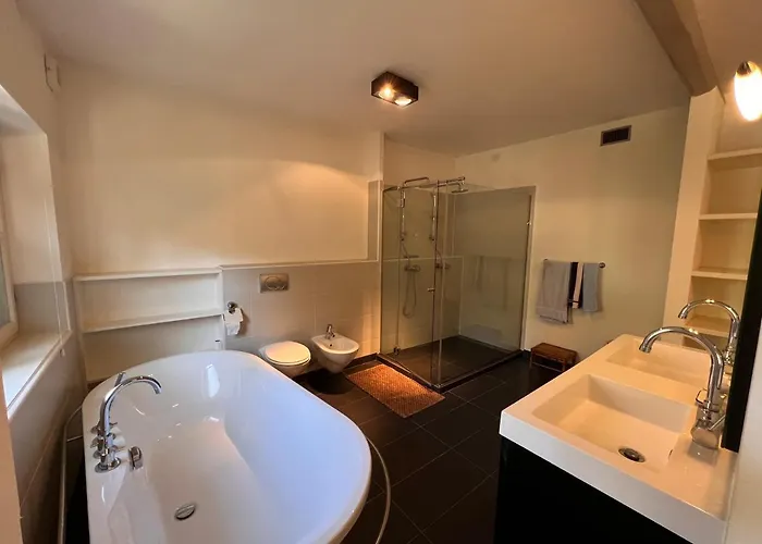 Large For 20 Guests On Large Estate With Private Pool And Tennis Court Big Conference With Facilities Villaitaly Eu Villa Cairo Montenotte