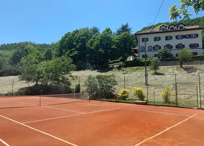 Large For 20 Guests On Large Estate With Private Pool And Tennis Court Big Conference With Facilities Villaitaly Eu Villa Cairo Montenotte